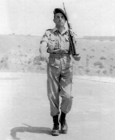 1958 José Vílchez Haciendo Guardia